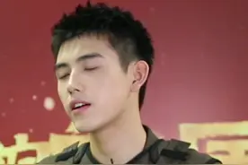 当你接受采访时想打喷嚏怎么办？陈飞宇想打喷嚏被逼到憋回去？#陈飞宇视频封面