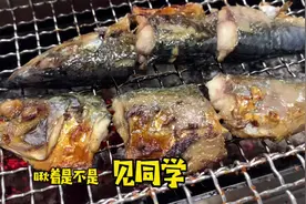 #凤城美食 20年没见的同学问我，茧蛹子里面黑色的东西到底吃不吃视频封面