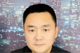 #男孩街头晕倒农民工立即喂水施救 善良遇上感恩，让见义勇为更加温暖和纯粹。#见义勇为#正能量视频 #大v快评视频封面