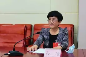 #聚焦2021年全国两会#政协委员建议应届生身份保留年限延长到5年，取消部分地区落户和招聘限制。视频封面