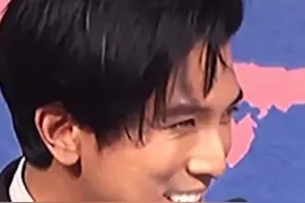 邱泽透露与许玮甯两人闪婚的原因，彼此都认定对方那个是对的人，而且有举办婚礼的计划，恭喜两位啦视频封面