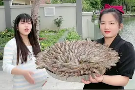孕晚期，等不到宝宝发动，明天去医院催产了，今天做个蒜蓉粉丝蒸虾，太好吃了……😄视频封面