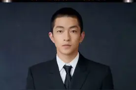 屈楚萧否认恋情后咖喱酱发文：刚刚得知被分手了！这。。。怪让人迷惑的视频封面