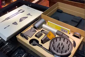 作为一家英国科技公司，戴森致力设计与研发用科技来简化生活视频封面