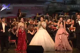 男女声小合唱《我和我的祖国》周雄彪指挥 伊犁州话剧团管弦乐队视频封面