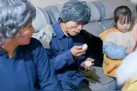 粪箕婆，几年八载才回，还带了一个拖油瓶回来，#客家话 #我的搞笑乡村生活 @随搭婆小号（随家军） @赣南随搭百（三骚团队） @随搭妹摄像师（随家军团）视频封面
