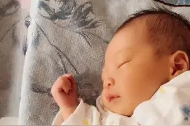 #新生儿 #新生儿紧握拳头要不要打开 @DOU+小助手视频封面