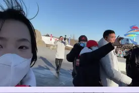 北京#冬奥会火炬接力现场 2月2日上午，中国日报记者小彭彭译萱来到在北京奥林匹克森林公园，见证北京冬奥会火炬接力仪式的启动。视频封面