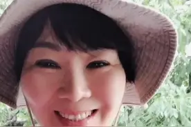 风雨中鸟妈妈双翅张开盖住雏鸟，现实中何况不是如此，你不勇敢没人替你坚强，谁能为你的孩子遮风挡雨#妈妈#知更鸟视频封面
