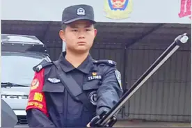特巡警背上了“大宝剑”，帅气又实用！#公安 #安全视频封面