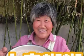 五六十年代吃过的大麦糊糊，今天做给孩子们尝尝，我小时候的味道啊#小时候的味道 #记录农村美好生活 视频封面