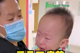 张张马上一岁了,打的疫苗基本都是自费的,并不是有多好,只是为了让他能少挨几针,当妈的真看不了孩子哭#宝宝疫苗 #宝妈分享 #宝宝打疫苗记 #人类幼崽成长记视频封面