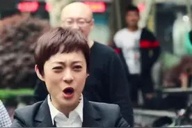 #孙俪 骑车扫楼卖房去～路边阿姨的眼神也是“绝对淡定”了～这位业绩至上的孙哈哈，泥萌可吗🤔🤣@抖音小助手视频封面