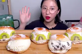#咀嚼音 #甜品控 #美食分享 韩国Cossert吃播 奶油水果夹心面包呀视频封面