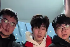 给爸爸打电话要巨额生活费#巩海鹏 #男生宿舍视频封面