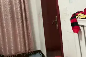 爸爸突然回来，看看两个孩子的反应，像见了明星似的，疯狂嚎叫，让我瞬间感受到明星到场的感觉#爸爸回家孩子的反应视频封面