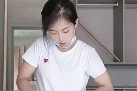 先做柜子后吊顶，这样做结实又好看。#木工 #施工现场实拍 #努力搬砖的小姐姐视频封面