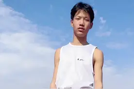 2个学生拿下江西省百县青少年田径运动会14至15岁男子200米决赛金银牌！#袁宇成 #游文睿 鞋 #攀科狂飙2.0视频封面