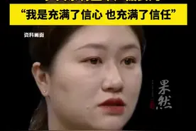 “85”后女儿接班首年，巨头大亏79亿元！70岁父亲声援女儿：充满了信任（每日经济新闻）视频封面