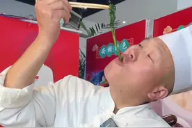 秋天的菠菜简单又美味#拍蒜虾皮炒秋菠 #抖音美食推荐官 #美食分享 #厨师视频封面