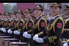 19年解放军联合军乐团演奏《强军战歌》女兵视角视频封面
