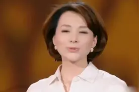 #董卿  青春是那么美好，唯一的缺点就是它消失的太快。视频封面