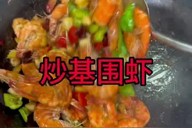 买回来的基围虾这样炒的吃，非常到位。@天门谋哥（日常） #基围虾的家常做法 #吃虾吃虾