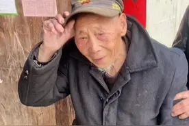 唐长举，103岁，贵州松桃人。1941年入新编38师，1942年底，从云南空运印度，编入新一军新38师。1943年10月随部在新平洋和于邦和日军激战/1944年3月，血战日军第18师团，报南京大屠杀之仇/月底，随部攻克坚布山天险，孟拱河谷/唐老先后参加过胡康河谷战役/孟拱河谷战役/八莫战役/南坎战斗等/在广州接受日军投降后退役/后务农一生！#我的公益进行时 #抖音公益 #致敬英雄视频封面