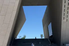 看画展还是待去郑州美术馆，关键免费还适合拍照，最近又上新了，可以去看看#美术馆打卡 #郑州美术馆新馆 #随拍#郑州拍照打卡好去处推荐 #周末去哪玩 #郑州好玩的地方 @抖音短视频视频封面