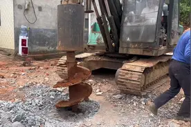 农村自建房，现在也是半自动化了，一栋房子的地基不用半天就搞定视频封面