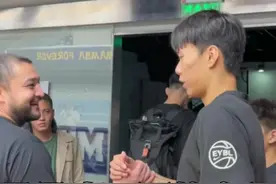 西热指导不遗余力给吴勇豪传授经验 #吴勇豪 #西热力江 #篮球需要沉淀 #用篮球表达心情 @DOU+小助手视频封面