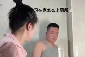 往年今日 教老公儿子怎么上厕所 #夫妻搞笑#如何上厕所#老公#儿子#上厕所视频封面