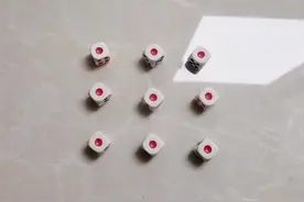 9颗骰子变8颗，谁能看懂有一颗骰子哪里去了？ #遁地术#魔术教学