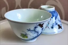 大明成化款斗彩三秋杯。世界上公认的有两只真品。（但这对杯子视频封面