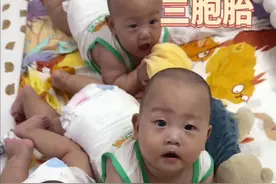 你的宝宝今天做家务了么？ #三胞胎吞金三豆#人类幼崽行为迷惑行为大赏 #萌娃搞笑日常#上热门🔥视频封面