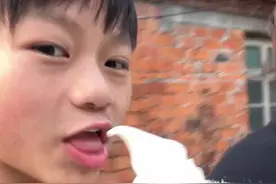 弟弟会撒娇，哥哥给买雪糕#看一遍笑一遍 #万万没想到 #反转 #这操作都看傻了视频封面