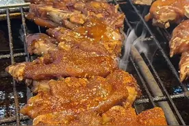 把小吃摊聚集的两条美食街 一天之内把想吃的重庆美食都吃完#观音桥 #重庆 #重庆小吃 #重庆旅游攻略视频封面