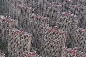 福建最大的小区，罗源湾滨海新城，总占地近6000亩，相当于北京故宫5.3倍，跟邻居串个门都得开车！#地标建筑 #航拍 #内容启发搜索视频封面