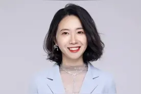 震撼一跳的后续来了！英雄小哥跳下时的两个心理动作更让人肃然起敬#跳河救人外卖员获嘉奖 #跳桥救人外卖小哥到医院检查 #新闻姐 @抖音短视频视频封面
