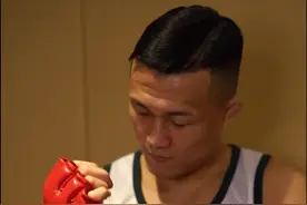“韩国僵尸”评测新版UFC拳套：这挨一下怕是有点疼哦~ #UFC精英之路视频封面