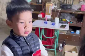 宝宝把压岁钱留给爷爷奶奶，奶奶感动流眼泪了，宝宝的做法也太让人感动了。#人类幼崽 #童言童语 #压岁钱 #百善孝为先 #内容启发搜索