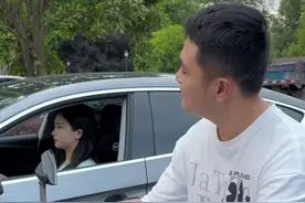 分开那么久，见面时还是依依不舍!#万万没想到视频封面