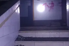 废弃十几年的医院，里面那么多白色物体，是什么视频封面