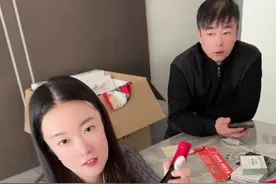 这马铭太能得瑟 进屋就开始跟我爸嘚瑟他放8+1的柜子 我爸一脸宠溺的看着他哈哈哈哈 全屋保洁完我们就要乔迁啦！@战痘胜琦💪🏻 @马小满 @马铭（小满爸爸） #情侣日常 #新家入住 #vlog日常视频封面