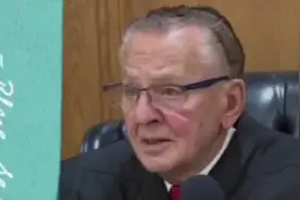 #中国女孩在美国闯红灯，弗朗法官人性化执法！🤙🏻