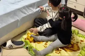 俩宝假装睡觉，测试老爸反应，没想到结局……#意想不到的结局视频封面