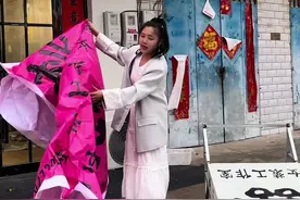 招牌的新颜色到了，本来打算换上去的，俺姊妹说，这个色看着瘆人，这个色也挺喜庆的呀#服装店主日常 #拍摄日常 #服装创业视频封面