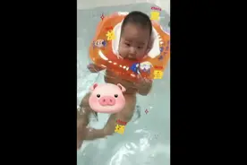 #爱游泳的宝宝 #小婴儿的日常 #宝宝日记 #一起来玩水 #洗香香视频封面