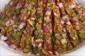 调牛肉饺子馅不要放料酒，教你饺子馆秘诀，鲜嫩多汁不腥不柴 #饺子馅 #美食教程 #饺子馅怎么调 #牛肉饺子 #包饺子