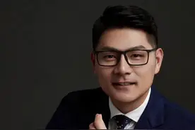 男子生病独自住院，同病房陌生爷爷带水、送饭：这种善意最刀人了 #男子独自住院陌生爷爷带水送饭 #陌生人 #感动视频封面